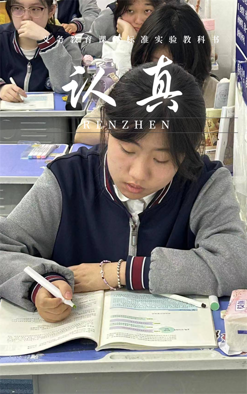 黄绿色教课书语文课本照片书籍封面 (5).png